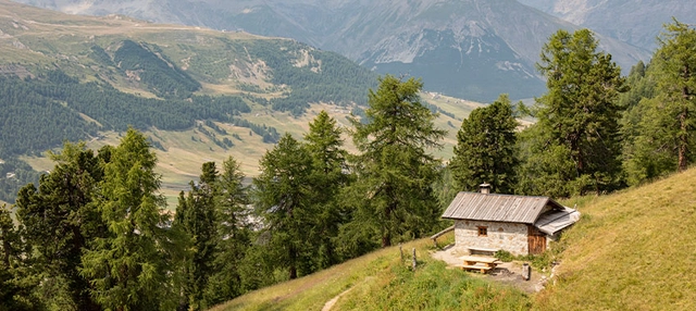 Aufnahme von intalienischer Berghütte von Oben.