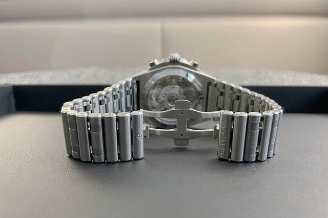 Breitling Chronomat B01 42 Titan Rückseite