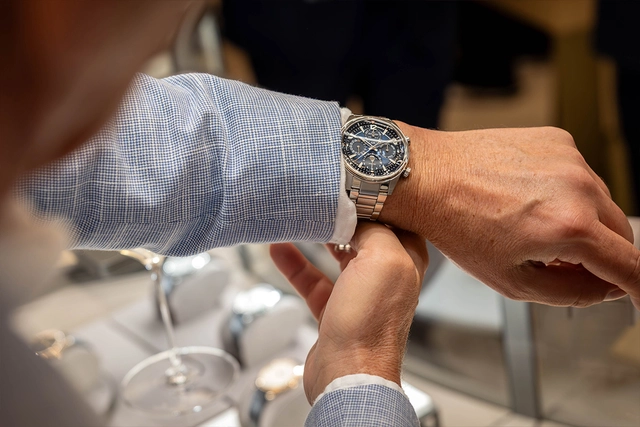 Jaeger-LeCoultre Uhr am Handgelenk