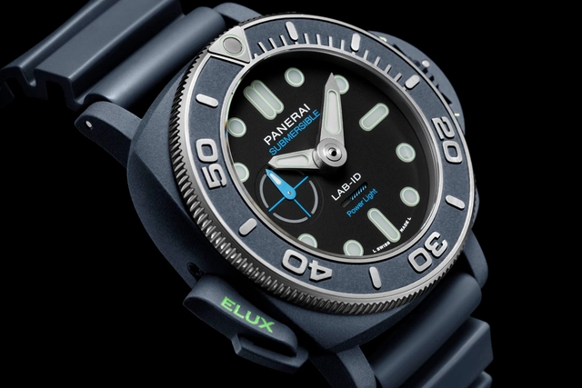 Panerai Submersible Elux LAB-ID linke Seite