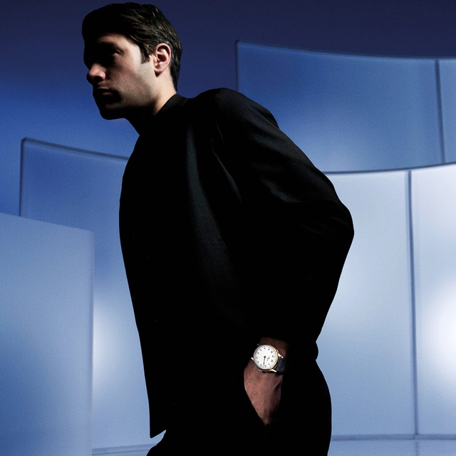 Breguet-Souscription-model-detailaufmacher.jpg Model mit der Breguet Classique Souscription 2025 am Handgelenk