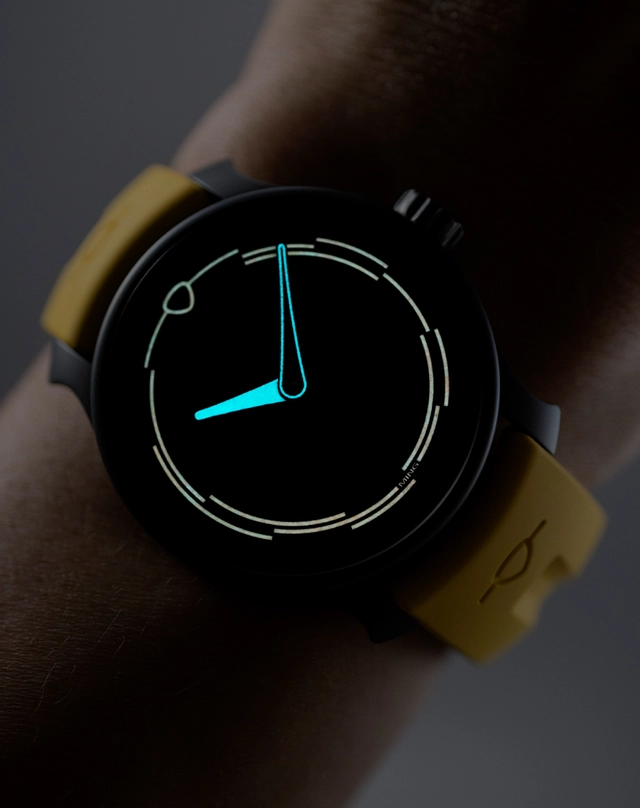 Ming – 37.02 Monolith, ausgefallene Automatikuhr mit orangefarbenem Kautschukband