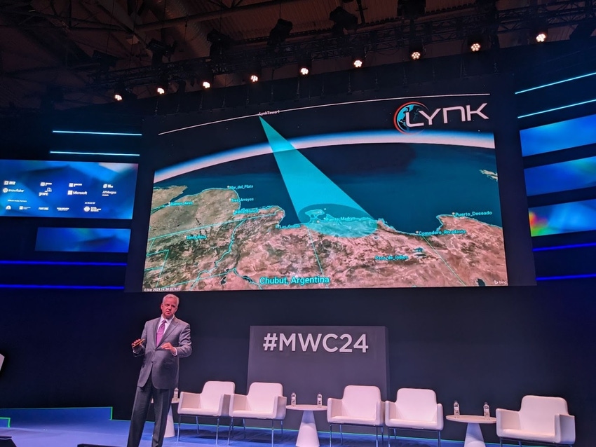 Dan Dooley, chief commercial officer of Lynk Global, presents his company's vision at the MWC Barcelona trade show.