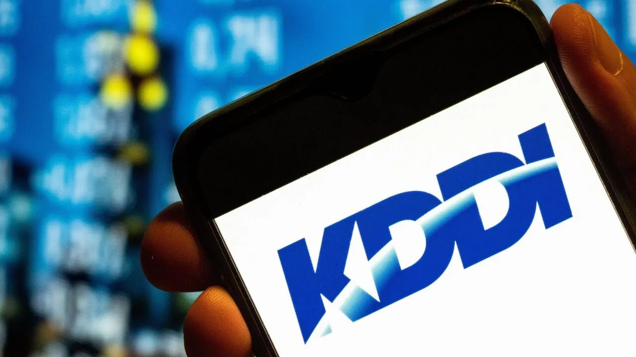 KDDI: Exports hyper-personalized digital-only model