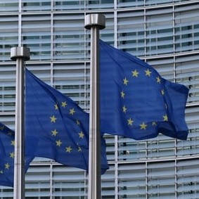 Eurobites: Roam 'like at home' until 2032, says EU