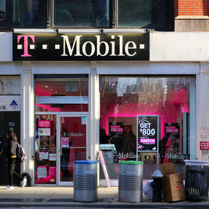Boeing dumps Verizon for T-Mobile