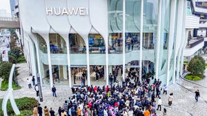 Crowds outside Huawei's store at Shanghai Taikoo Li Qiantan
