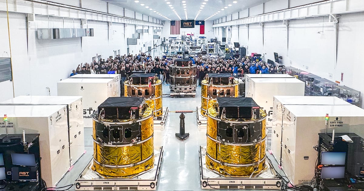 AST SpaceMobile targets initial service in early 2026