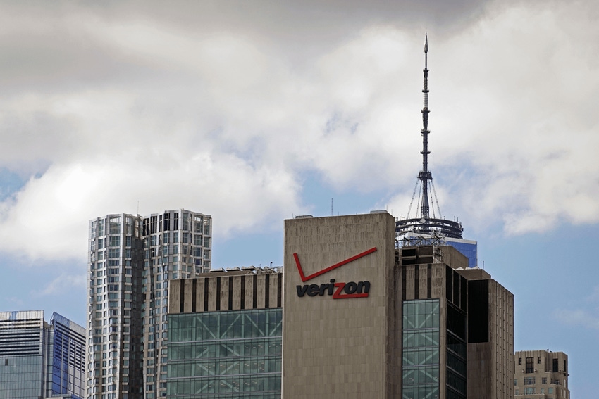 Verizon's mobility biz advances, but lead worries remain