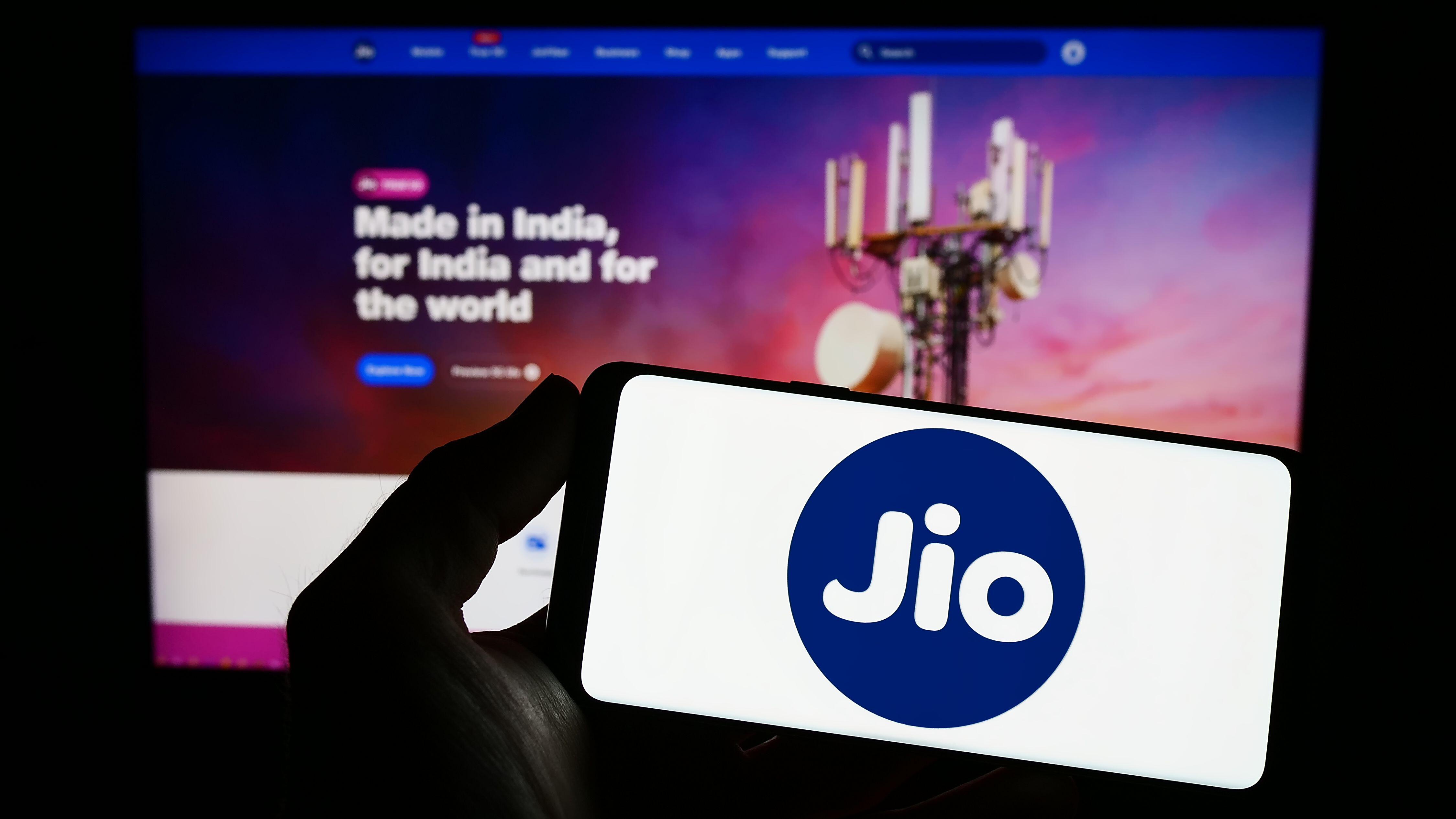 Jio starts selling homegrown 5G tech, says no to open RAN in India
