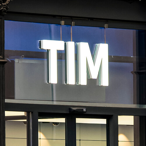Eurobites: Telecom Italia agrees first tranche of job cuts – report