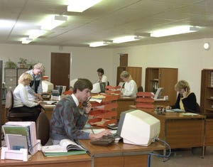 Image of reporters in an old-fashioned newsroom