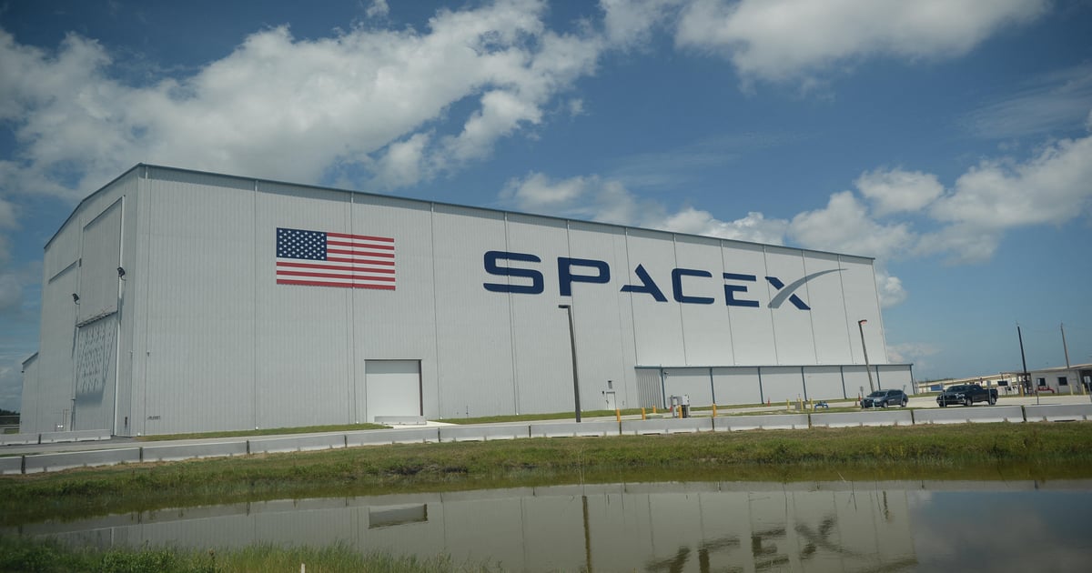 SpaceX might build and buy its way to a terrestrial wireless network – report