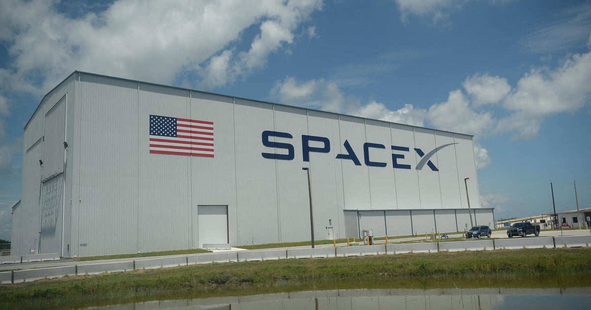 SpaceX might build and buy its way to a terrestrial wireless network – report
