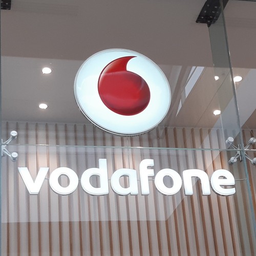 E& snaps up 9.8% stake in Vodafone