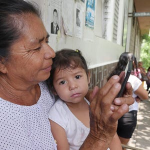 Debt-slashing Telefónica flogs Salvadoran business