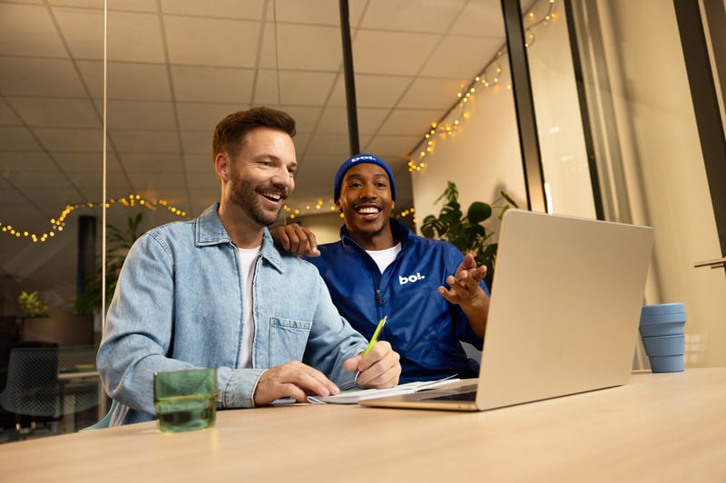 kantoor-feestdagen-partner-trainer-laptop-promoties