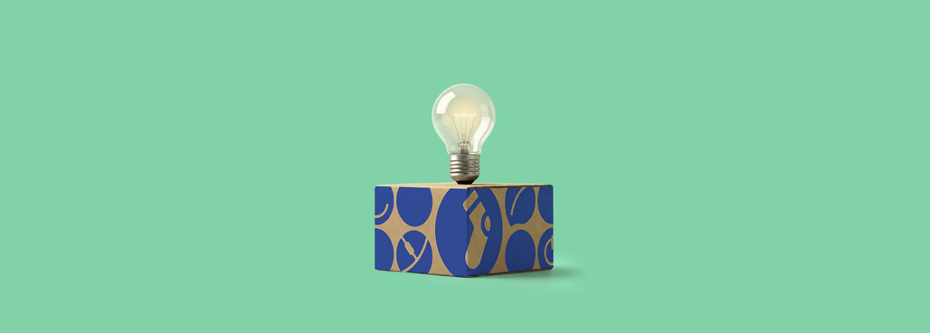 Een doos in bol-stijl met een lampje erop, voor een groene achtergrond.