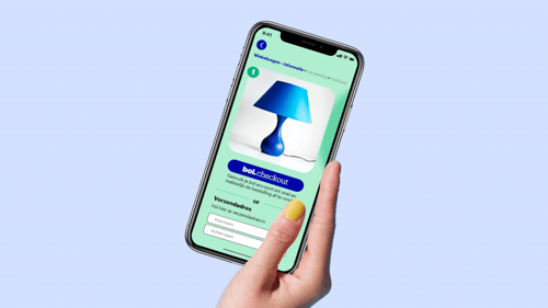 bol.checkout op een telefoon die in hand wordt gehouden