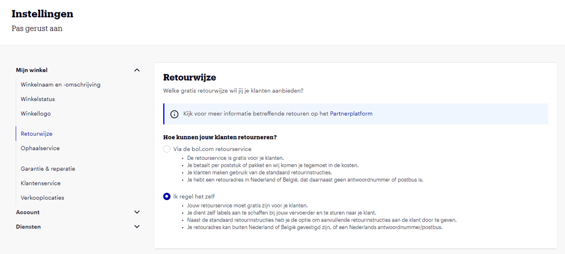 Screen of an online return portal where a customer can choose the return method, with options such as dropping off a parcel at a service point or having it picked up at home.