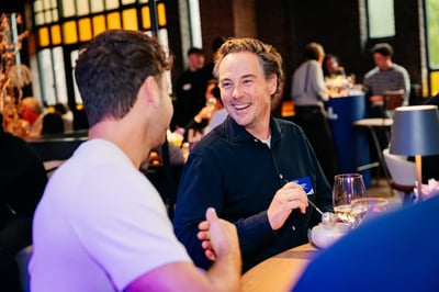 Lachende mannen bij RTO