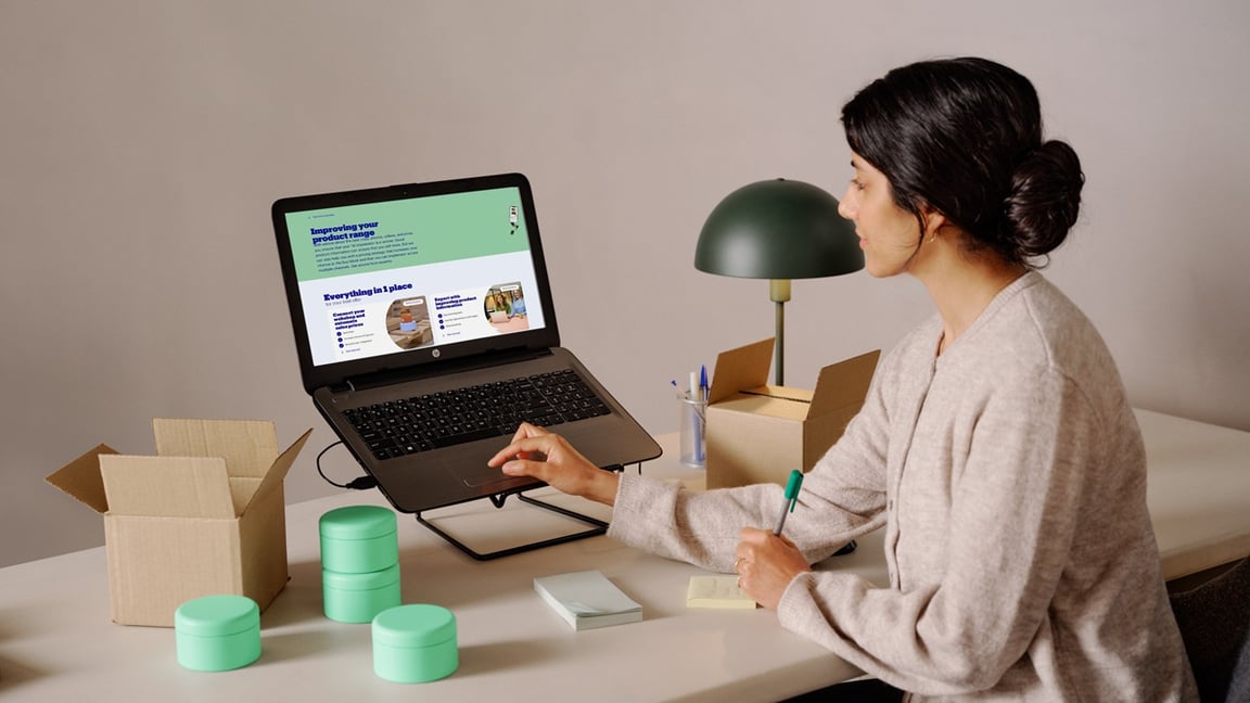 vrouw laptop verkoop op bol