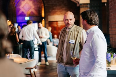 Mannen in gesprek