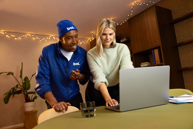 kantoor-adverteren-feestdagen-trainer-partner-laptop