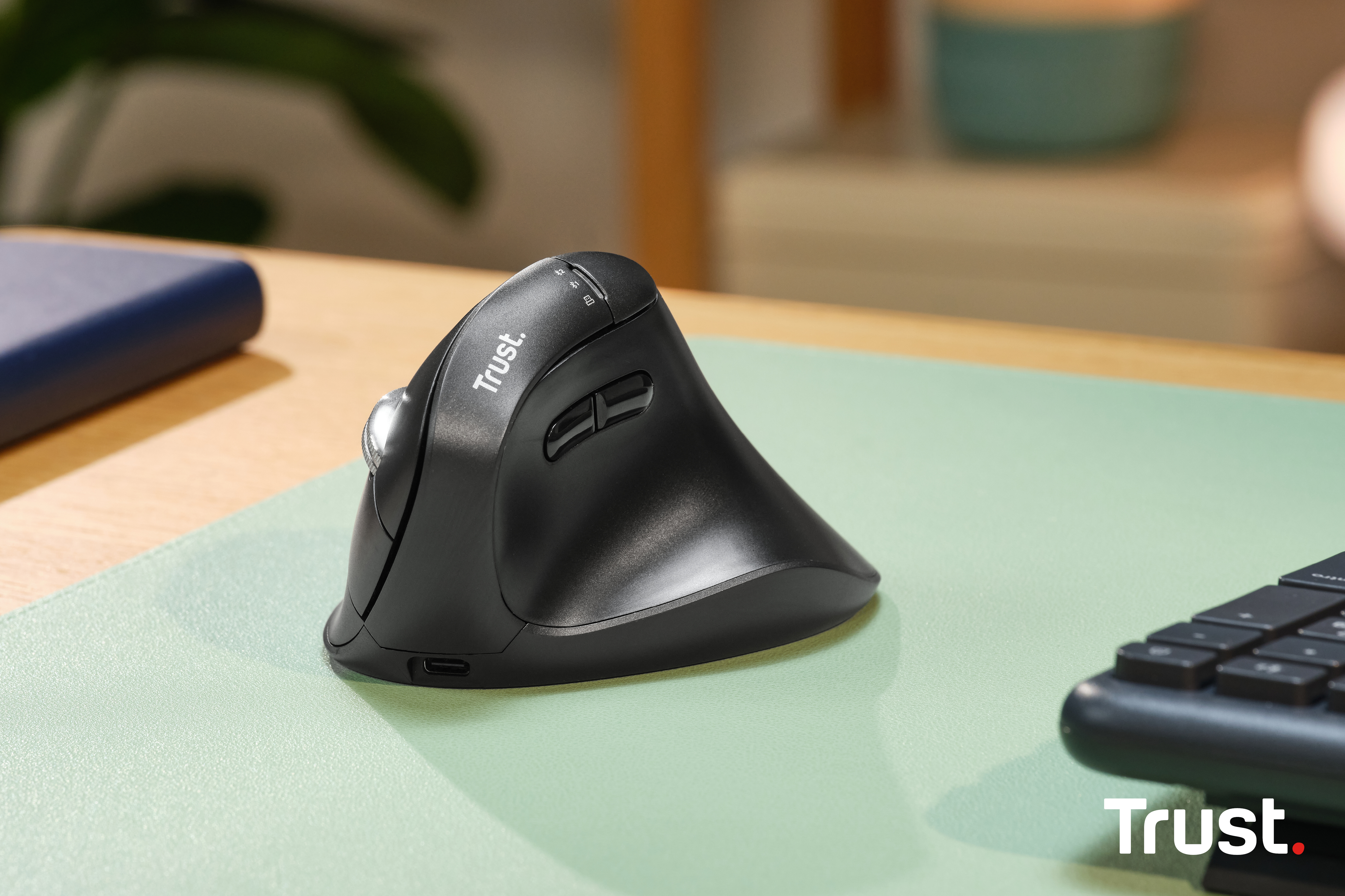 Relevez tous les défis avec la nouvelle souris ergonomique Hyperscroll sans fil multi-appareils Vyran à défilement rapide image