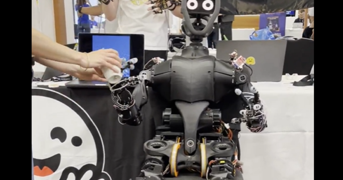 Hugging Face Unveils $3,000 Humanoid Robot That Can Walk ...