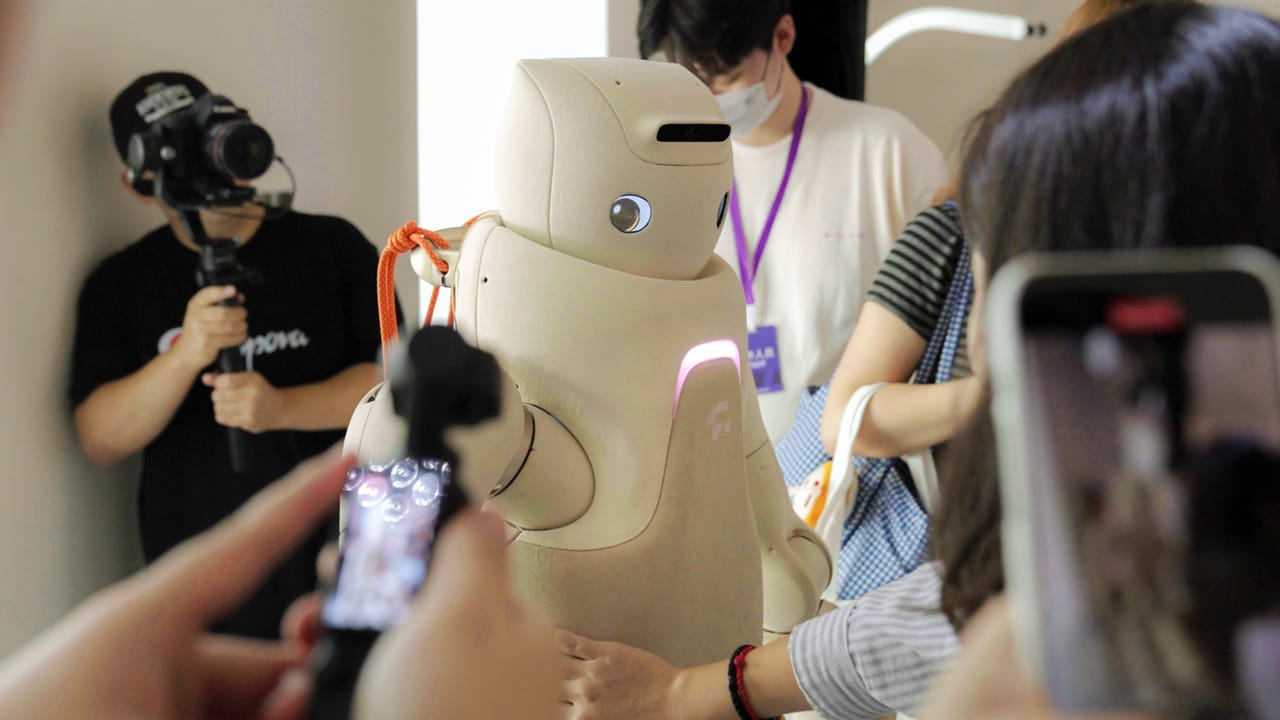 Humanoid Robot Launched for Better Interaction Chinese robotics firm Fourier has introduced its first full-sized humanoid care robot, GR-3, designed to blend functionality with emotional connection.