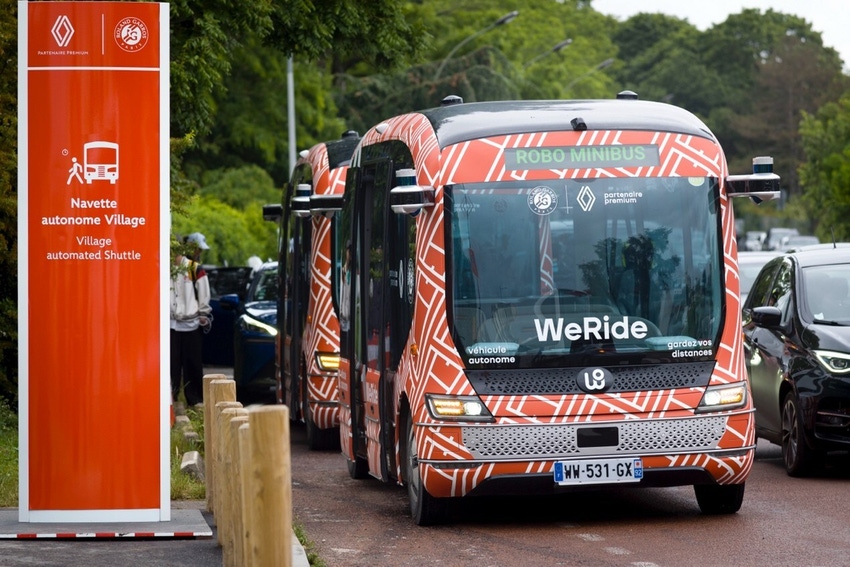 WeRide and Renault Group's self-driving shuttle at the French Open.