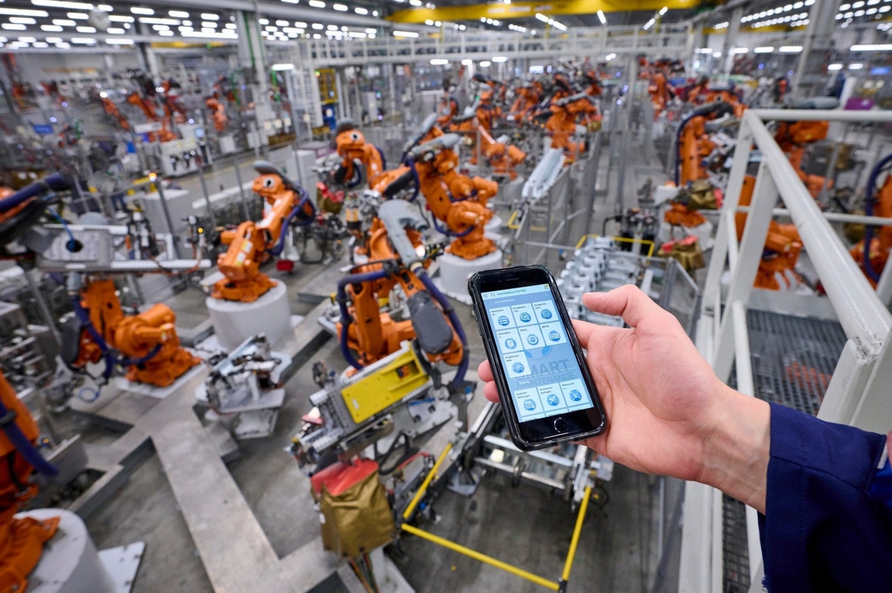 Image shows BMW Group iFactory, Smart Maintenance, BMW Group Plant Regensburg ( Image shows BMW Group iFactory, Smart Maintenance, BMW Group Plant Regensburg (