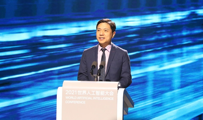 Image shows Robin Li, Baidu CEO, at the World Artificial Intelligence Conference in Shanghai.
