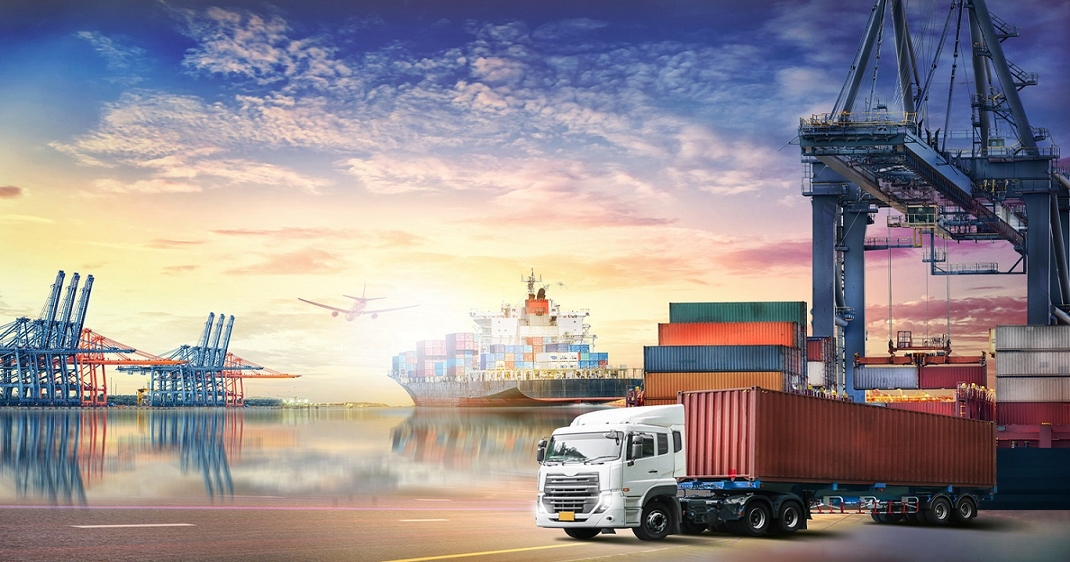 Blockchain in logistics and trucking: Benefits, drawbacks, use cases