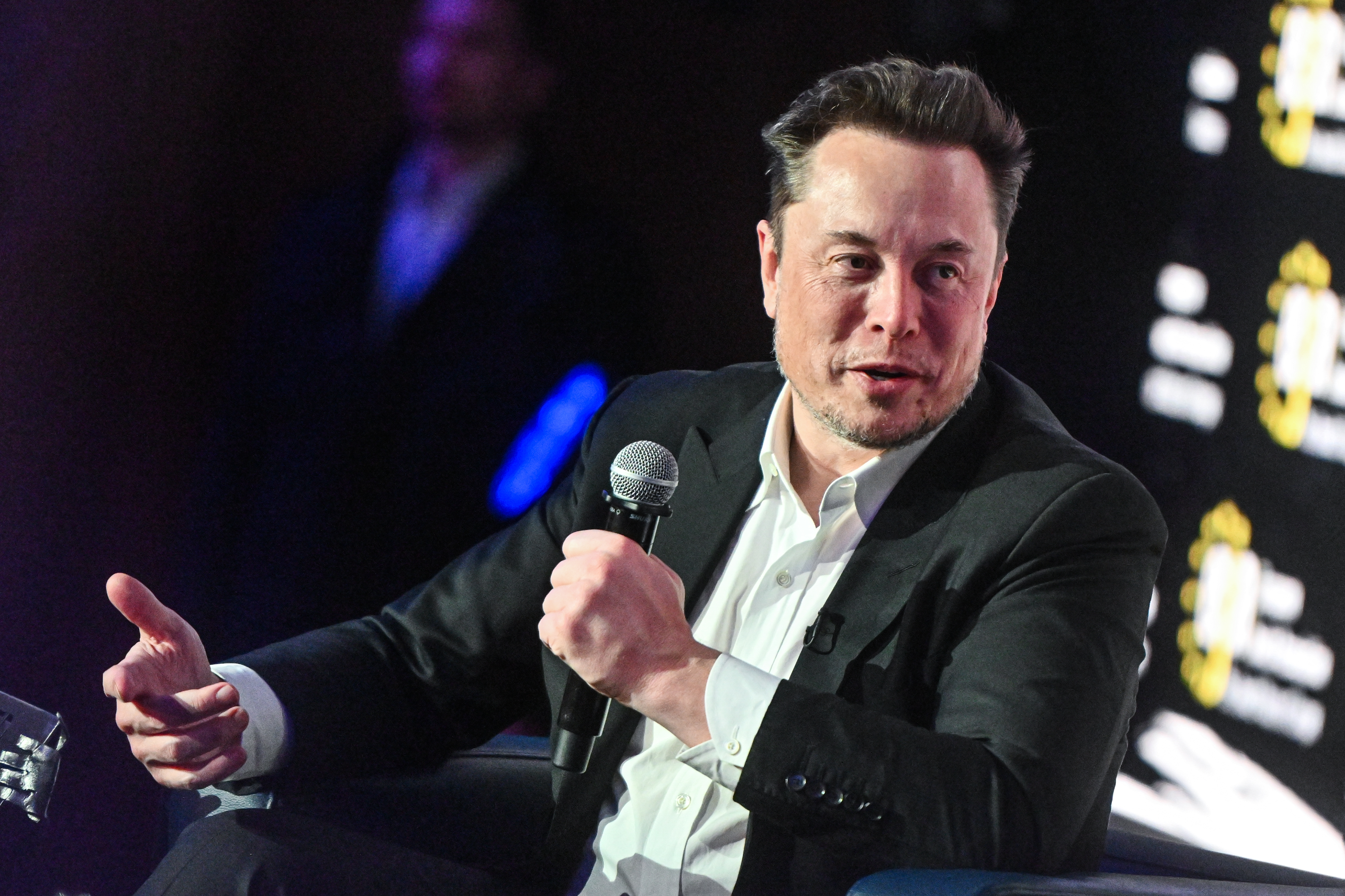 Elon Musk Backs Prediction of 1 Billion Humanoid Robots by 2040