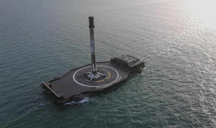 Images shows a SpaceX Autonomous rocket-recovery droneship Images shows a SpaceX Autonomous rocket-recovery droneship