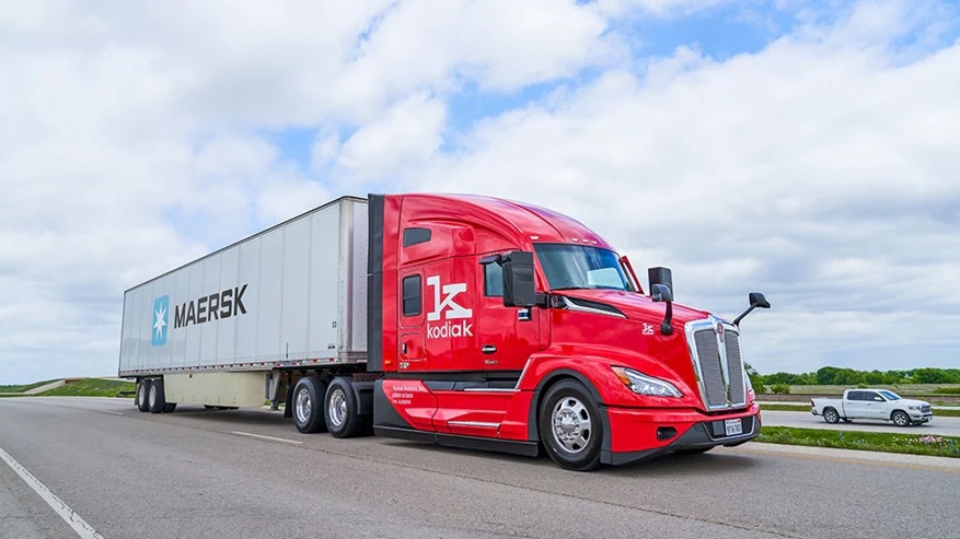 Dash Cameras Keep Truck Drivers Safe on the Road - Evans Distribution  Systems