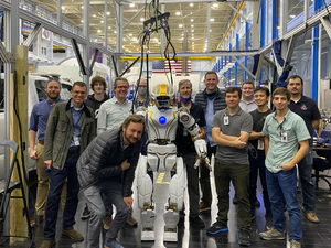 Apptronik visits with NASA’s Valkyrie robot and the Johnson Space Center Dexterous Robotics Team in Houston, Texas