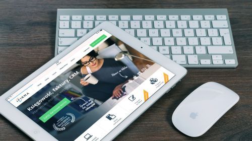 Image of tablet, keyboard and Apple mouse Image of tablet, keyboard and Apple mouse