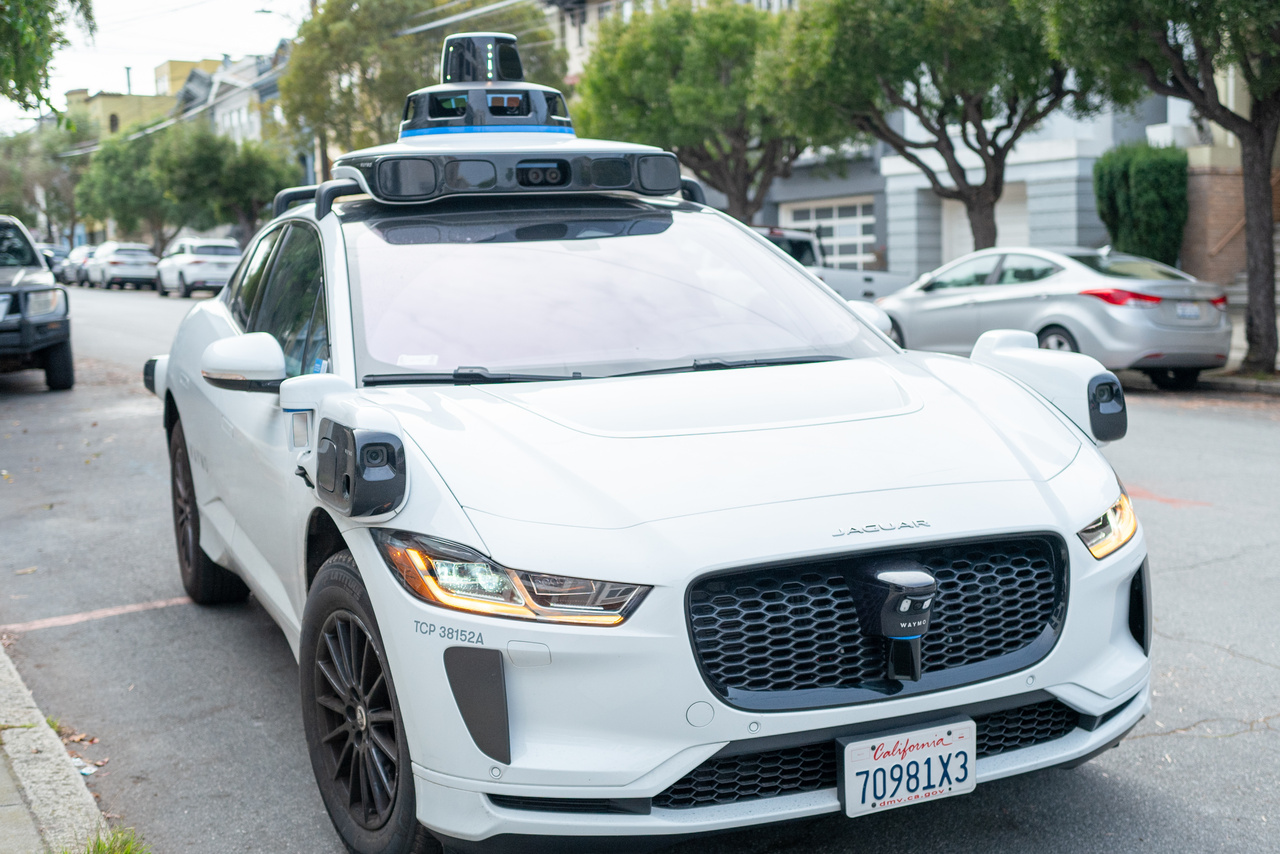 Self Driving Waymo Taxis Allowed To Map Roads At San Francisco Airport self-driving-waymo-taxis-allowed-to-map-roads-at-san-francisco-airport
