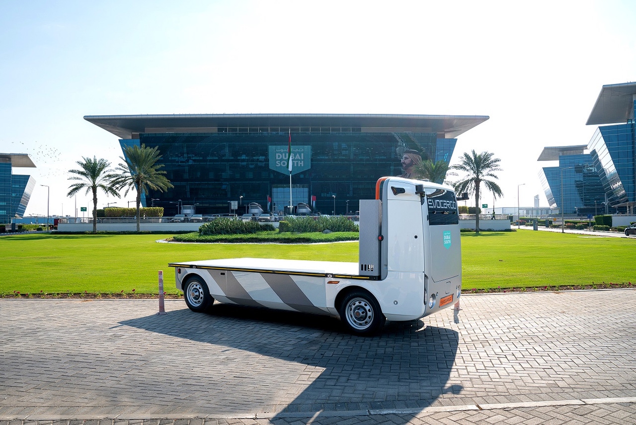 Driverless Trucks in Dubai 2024: What Are Driverless Trucks? 2 Driverless Trucks in Dubai 2024: Revolutionizing Transportation