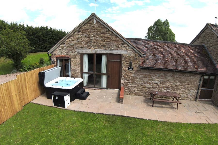 Cottage with hot tub at Malvern View