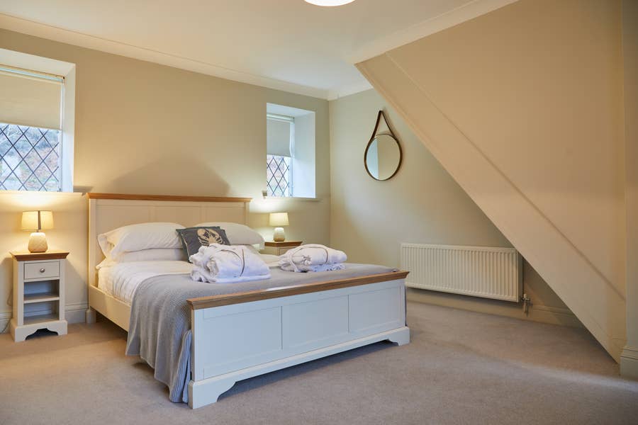 Brynteg Lakeside Cottage master bedroom