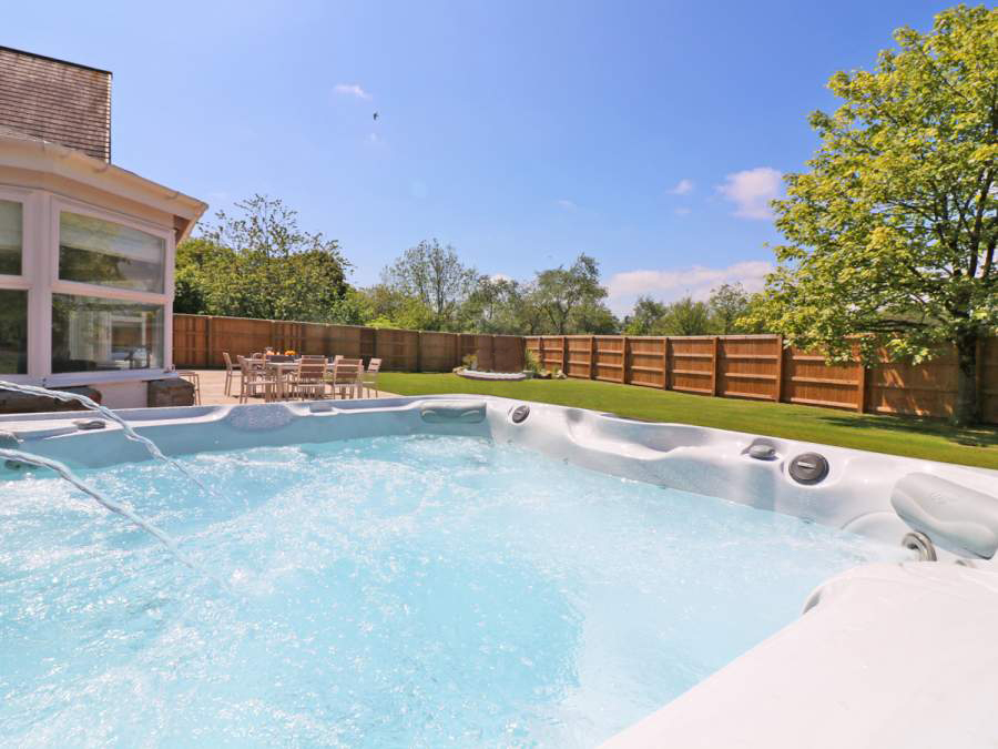 Bodmin Country House hot tub