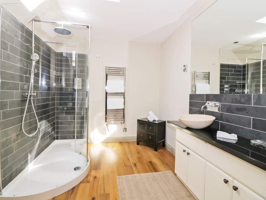 Bodmin Country House bathroom