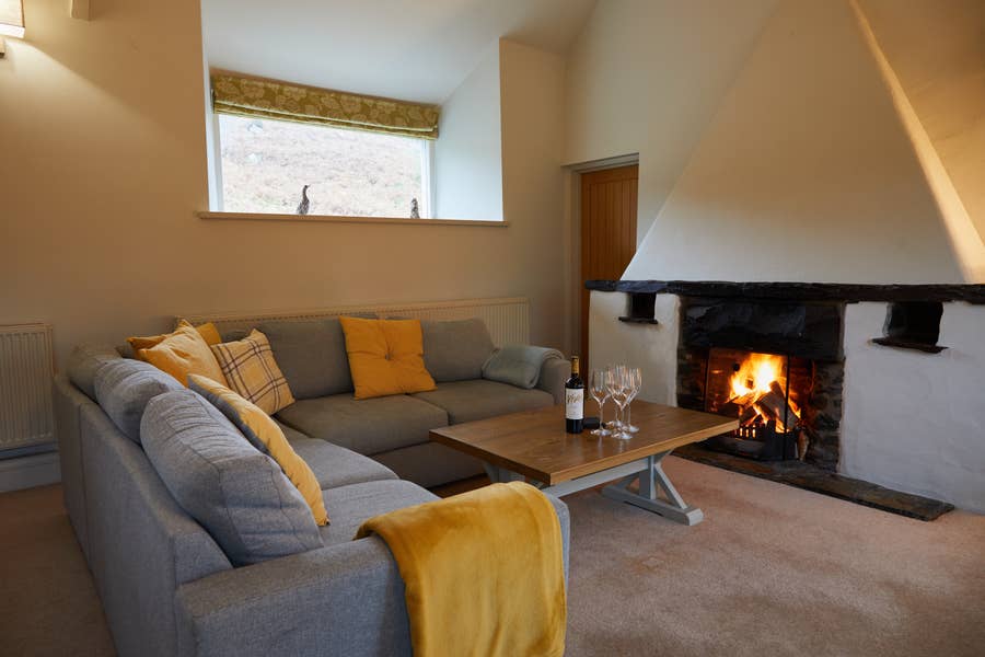Lakeside Cottage living room
