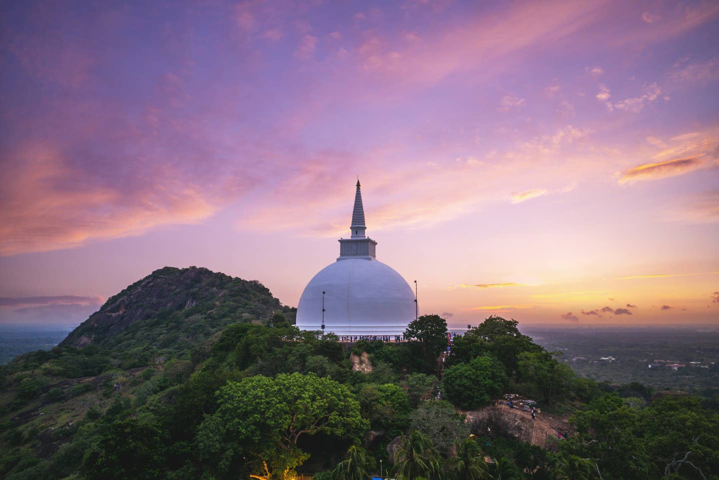 Tempel auf Sri Lanka im Abendrot