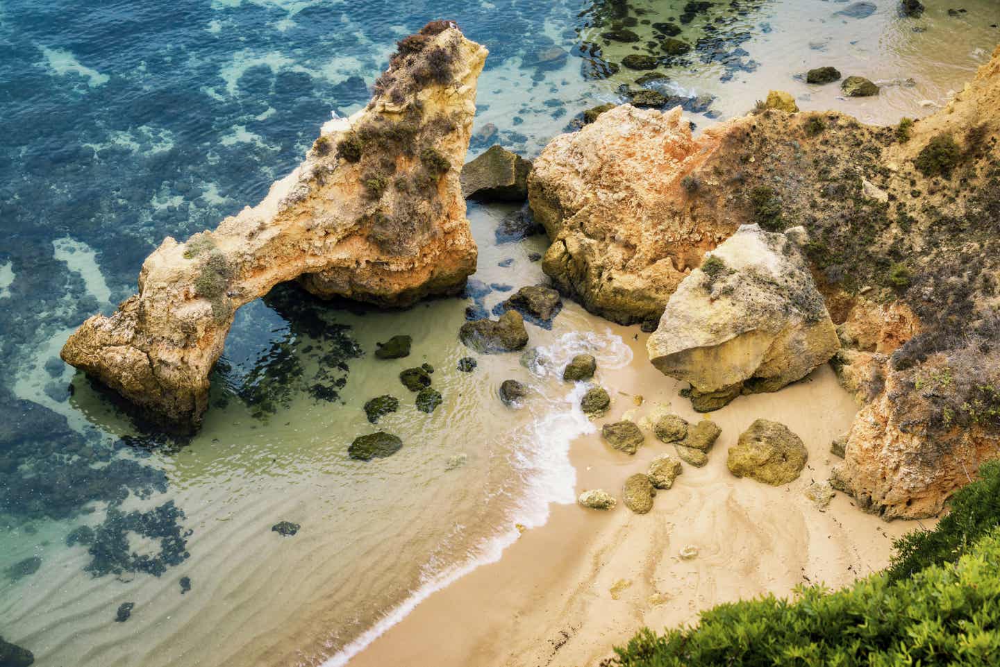 Strand mit Felsen, Algarve