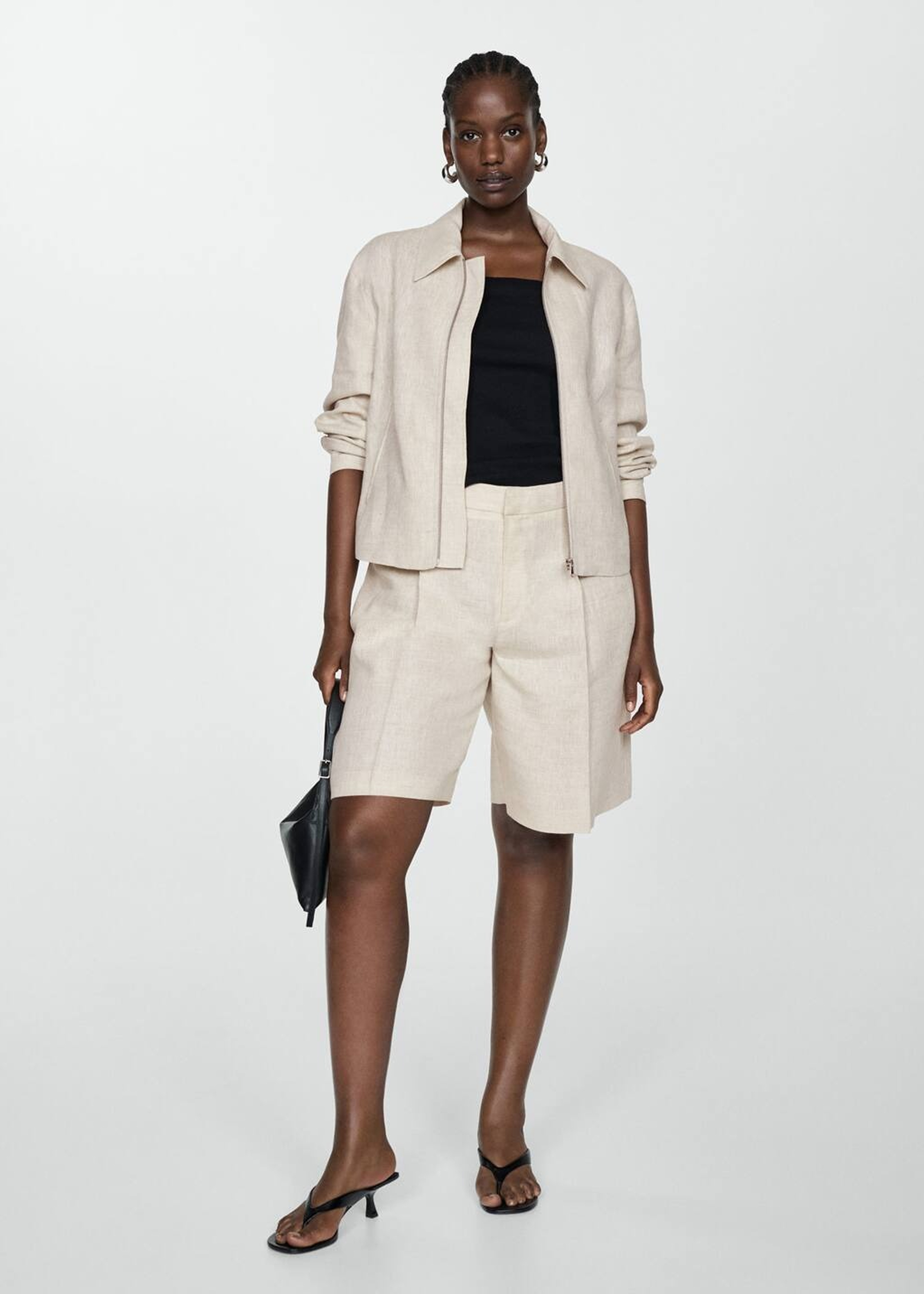 Bermuda shorts look with a beige cardigan.